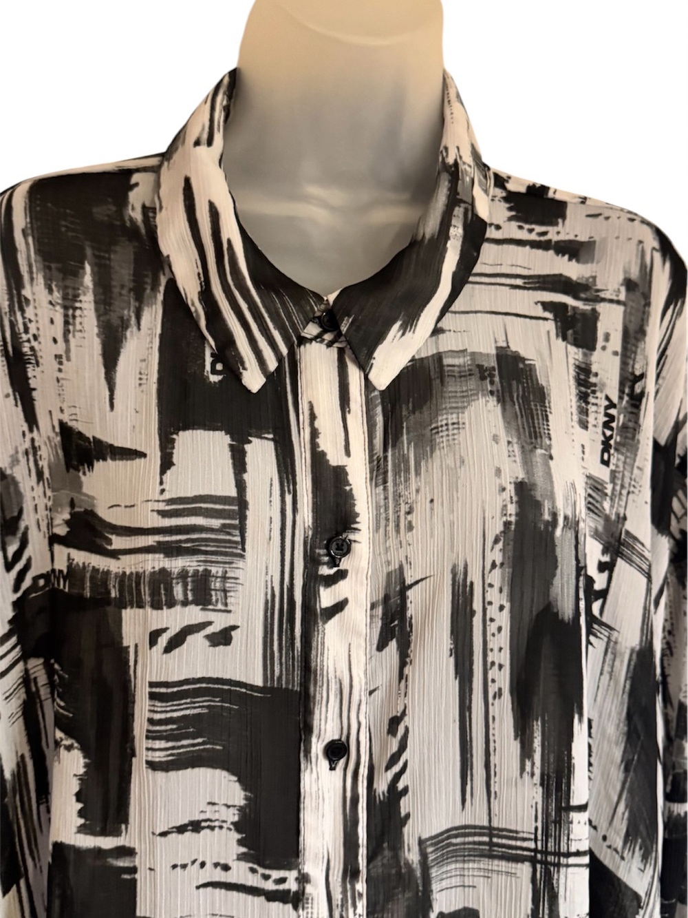 DKNY Black/Gray & White Abstract Brushstroke Button-Up Blouse  PLUS: 2X   #R - Picture 2 of 9